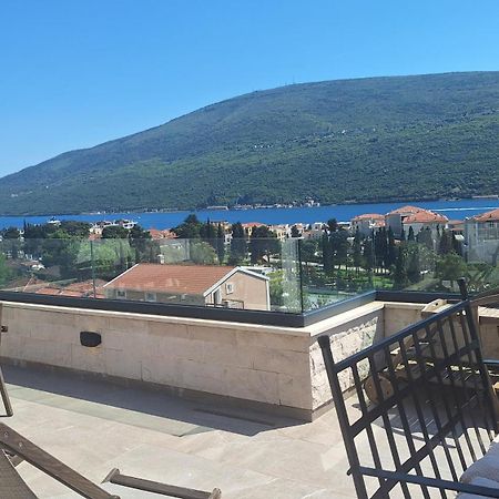 Porto Vista Penthouse Kumbor Apartment ภายนอก รูปภาพ